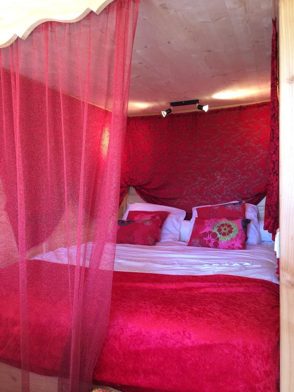 Ferme De La Gortiere Bed & Breakfast Le Teilleul Room photo